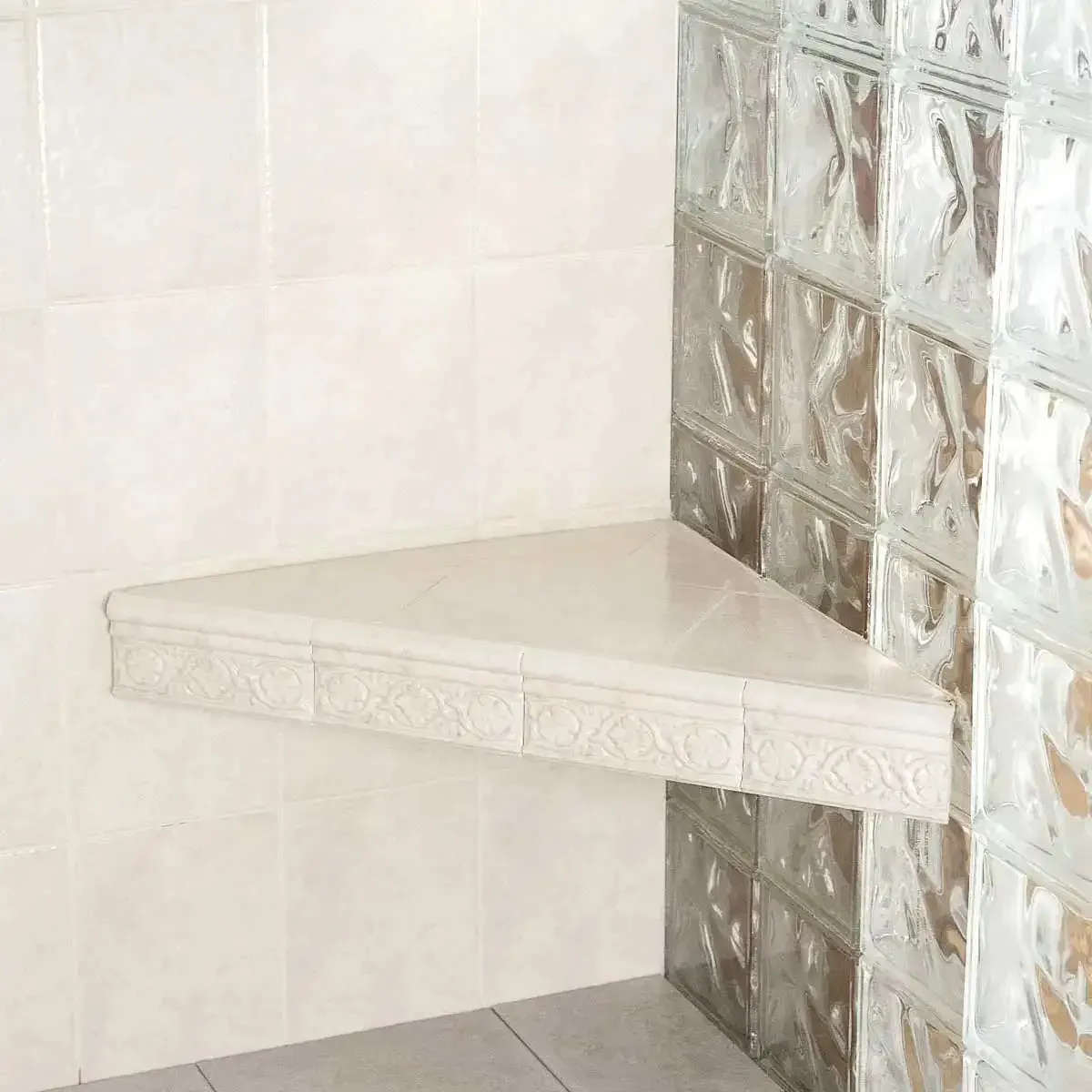 Innovis Better Bench Pre-formed Floating Shower Bench